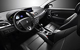 Renault M�gane Coup�. Modelo 2009. Imagen interior. Salpicadero. Cuadro de mandos. Asientos delanteros. Cuero negro.