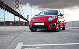Renault Twingo RS. Modelo 2009. Imagen. Frontal- lateral. Coche parado. Llantas aleaci�n 17 pulgadas. Rojo.