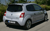Renault Twingo RS. Modelo 2009. Imagen. Lateral- posterior. Coche en movimiento. Carretera. Dark metal grey.