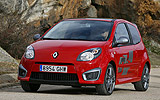 Renault Twingo RS. Modelo 2009. Imagen. Lateral. Parado. Carretera. Rojo.