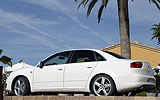 SEAT Exeo. Modelo 2009. Imagen exterior. Lateral. Coche parado. Carretera.