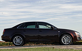 SEAT Exeo. Modelo 2009. Imagen exterior. Lateral. Coche parado. Carretera.