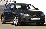 SEAT Exeo. Modelo 2009. Imagen. Exterior. Lateral frontal. Coche parado. Carretera. Gris Urano.