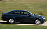 SEAT Exeo. Modelo 2009. Imagen. Exterior. Lateral. Coche en movimiento. Carretera. Gris Urano.
