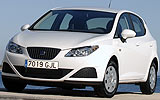 SEAT Ibiza ECOMOTIVE. Modelo 2009. Imagen. Exterior. Frontal lateral. Coche parado. Carretera. Blanco.