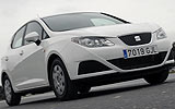 SEAT Ibiza ECOMOTIVE. Modelo 2009. Imagen. Exterior. Lateral frontal. Coche en movimiento. Carretera. Blanco.