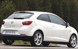 Seat Ibiza. Modelo 2008. Imagen. Carrocer�a SportCoup�. Tres puertas. Posterior- lateral. Coche parado. Asfalto. Blanco Candy.