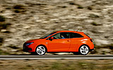Seat Ibiza. Modelo 2008. Imagen. Carrocer�a SportCoup�. Lateral. Movimiento. Naranja Lumina.