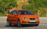Seat Ibiza. Modelo 2008. Imagen. Carrocer�a SportCoup�. Tres puertas. Lateral-frontal. Coche en movimiento. Coche en curva. Naranja Lumina