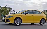 SEAT Le�n Cupra. Modelo 2008. Imagen exterior. Lateral. Movimiento. Carretera. Amarillo.