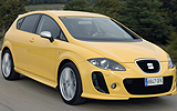 SEAT Le�n. Modelo 2008. Imagen L�nea R. Exterior. Frontal lateral. Coche parado. Amarillo.