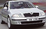 Skoda Octavia. Modelo 2009. Imagen. Berlina. Frontal lateral. Movimiento. Carretera.