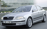 Skoda Octavia. Modelo 2009. Imagen. Berlina. Frontal lateral. Movimiento. Carretera.