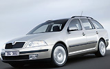 Skoda Octavia. Modelo 2009. Imagen. Combi. Familiar. Frontal lateral. Movimiento. Carretera.