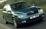 Skoda Octavia. Modelo 2009. Imagen. Combi. Familiar. Frontal lateral. Movimiento. Carretera.