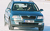 Skoda Octavia. Modelo 2009. Imagen. Combi. Familiar. 4x4. Frontal lateral. Movimiento. Campo. Nieve.