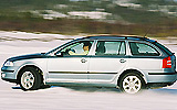 Skoda Octavia. Modelo 2009. Imagen. Combi. Familiar. 4x4. Lateral. Movimiento. Campo. Nieve.