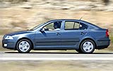 Skoda Octavia. Modelo 2009. Imagen. Berlina. Lateral. Movimiento. Carretera. Prueba.
