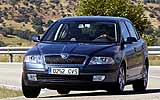 Skoda Octavia. Modelo 2009. Imagen. Berlina. Frontal lateral. Movimiento. Carretar. Prueba.