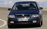 Skoda Octavia. Modelo 2009. Imagen. Berlina. Frontal. Movimiento. Prueba.