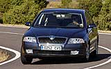 Skoda Octavia. Modelo 2009. Imagen. Berlina. Frontal lateral. Movimiento. Prueba.