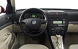 Skoda Octavia. Modelo 2009. Imagen. Interior. Berlina. 5 puertas. Salpicadero. Volante. Cambio autom�tico. DSG.