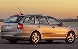 �koda Octavia. Modelo 2009. Carrocer�a Combi (familiar). Imagen. Exterior. Posterior lateral. Parado. Carretera. Gris.