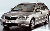 �koda Octavia. Modelo 2009. Carrocer�a Combi (familiar). Imagen. Exterior. Frontal lateral. Coche parado. Estudio. Gris.