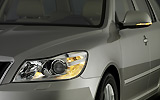 �koda Octavia. Modelo 2009. Carrocer�a Combi (familiar). Imagen. Exterior. Detalle faro izquierdo. Retrovisor.