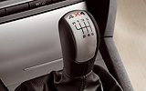 �koda Octavia. Modelo 2009. Imagen. Interior. Detalle palanca de cambios manual.