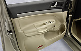 �koda Octavia. Modelo 2009. Imagen. Interior. Detalle puerta delantera. Elevalunas el�ctricos.