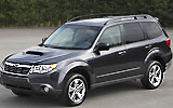 Subaru Forester. Modelo 2008. Imagen. Exterior. Frontal lateral cenital. Coche parado. Carretera.