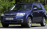 Subaru Forester. Modelo 2008. Imagen. Exterior. Frontal lateral. Coche parado. Carretera.