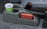 Suzuki Jimny. Modelo 2008. Imagen interior. Posavasos. Freno de mano.