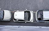 Toyota iQ. Modelo 2009. Imagen. Cenital. Coche parado. Carretera. Aparcado. Blanco.