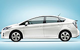 Toyota Prius. Modelo 2010. Imagen. Exterior. Lateral. Coche parado. Estudio. Blanco.