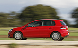Volkswagen Golf 5p Sport 1.4 TSI 122 CV DSG 7 vel. Modelo 2009. Prueba de larga duraci&oacute;n. Imagen. Exterior. Lateral. Coche en movimiento. Carretera. Recta.