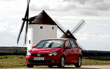 Volkswagen Golf 5p Sport 1.4 TSI 122 CV DSG 7 vel. Modelo 2009. Prueba de larga duraci&oacute;n. Imagen. Exterior. Frontal lateral. Coche parado. Carretera comarcal. Molinos de viento. Campo de Criptana (Ciudad Real).