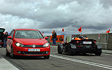 Volkswagen Golf 5p Sport 1.4 TSI 122 CV DSG 7 vel. Modelo 2009. Prueba de larga duraci&oacute;n. Imagen. Exterior. Frontal. Circuito de velocidad Kotarr, Aranda del Duero (Burgos). Junto a un KTM X-Bow.