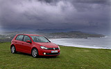 Volkswagen Golf 5p Sport 1.4 TSI 122 CV DSG 7 vel. Modelo 2009. Prueba de larga duraci�n. Imagen. Exterior. Lateral frontal. Parado. San Vicente de la Barquera (Cantabria)