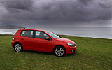 Volkswagen Golf 5p Sport 1.4 TSI 122 CV DSG 7 vel. Modelo 2009. Prueba de larga duraci�n. Imagen. Exterior. Lateral. Parado. San Vicente de la Barquera (Cantabria)