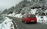 Volkswagen Golf 5p Sport 1.4 TSI 122 CV DSG 7 vel. Modelo 2009. Prueba de larga duraci�n. Imagen. Exterior. Posterior. Nevado. Coche parado. Puebla de la Sierra.