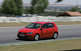 Volkswagen Golf 5p Sport 1.4 TSI 122 CV DSG 7 vel. Modelo 2009. Prueba de larga duraci�n. Imagen. Exterior. Frontal lateral. Coche en movimiento. Circuito del Jarama.