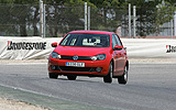 Volkswagen Golf 5p Sport 1.4 TSI 122 CV DSG 7 vel. Modelo 2009. Prueba de larga duraci�n. Imagen. Exterior. Frontal lateral. Coche en movimiento. Circuito del Jarama.