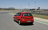 Volkswagen Golf 5p Sport 1.4 TSI 122 CV DSG 7 vel. Modelo 2009. Prueba de larga duraci�n. Imagen. Exterior. Lateral posterior. Coche en movimiento. Circuito del Jarama.