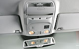 Volkswagen Golf 5p Sport 1.4 TSI 122 CV DSG 7 vel. Modelo 2009. Prueba de larga duraci�n. Imagen. Interior. Detalle plaf�n de iluminaci�n. Hueco para guardar las gafas.
