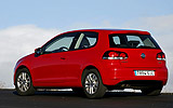 Volkswagen Golf. Modelo 2009. 3 puertas. Imagen. Exterior. Posterior lateral izquierdo. Coche parado. Rojo.