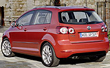 Volkswagen Golf Plus. Modelo 2009. Imagen. Exterior. Lateral posterior. Coche parado. Carretera.