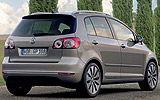 Volkswagen Golf Plus. Modelo 2009. Imagen. Exterior. Posterior lateral. Coche parado. Carretera. Gris.