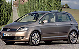 Volkswagen Golf Plus. Modelo 2009. Imagen. Exterior. Frontal lateral. Coche parado. Carretera. Gris.